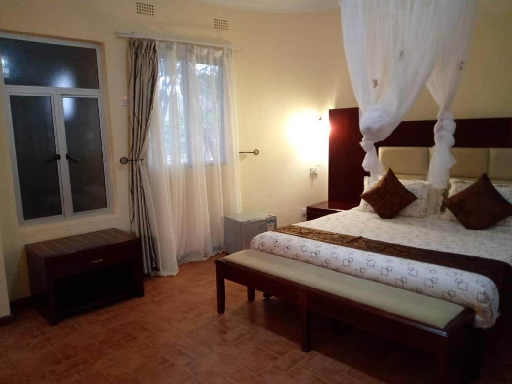 Chamba Valley Exotic Hotel Lusaka Exterior photo
